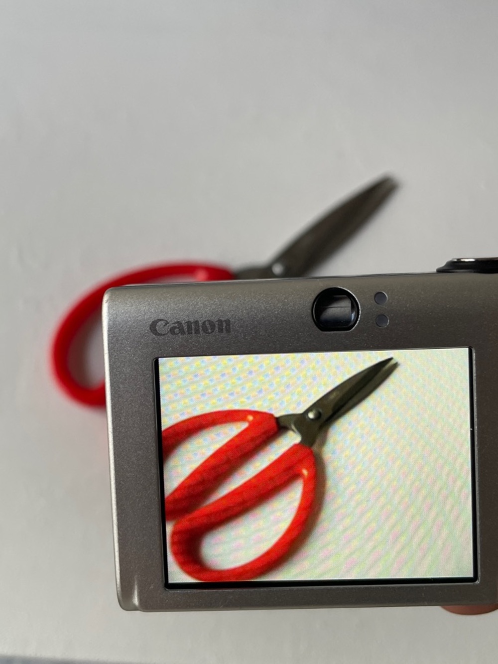 Canon PowerShot SD1100IS 8MP digital camera - Picture 2 of 2